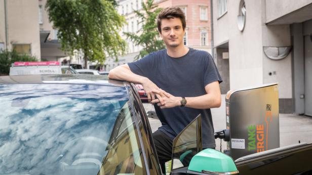 Nico Prugger, CEO von Eloop, teilt beruflich E-Autos in Wien und leiht sich auch privat aus, was er nur kurzfristig braucht.