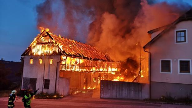 Pöggstall: Stall ging in Flammen auf