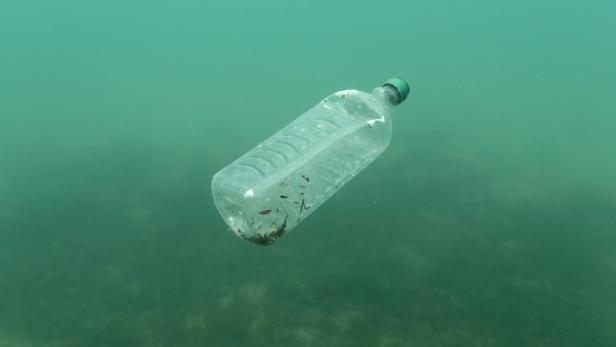 So viele Plastikflaschen gelangen pro Minute ins Mittelmeer