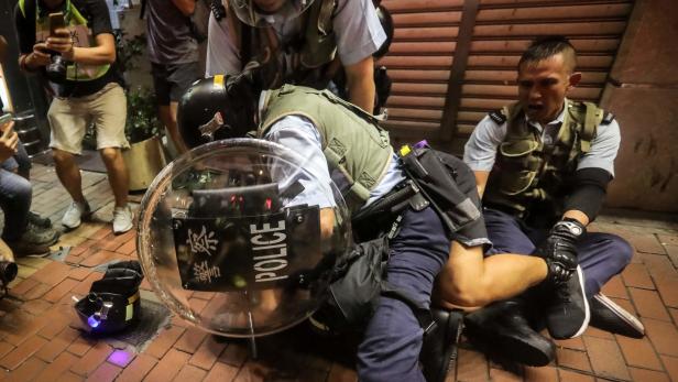 Zusammenstöße zwischen Polizei und Demonstrierenden