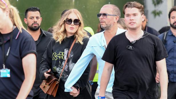 Beim Céline Dion-Konzert erschien Sängerin Adele mit männlicher Begleitung.