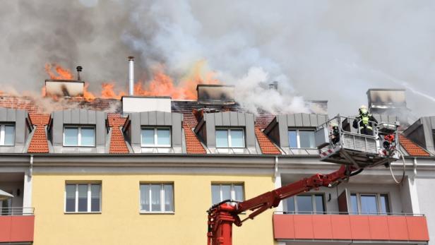 Wiener Enkplatz: Nach dem Feuer kommen die Diebe