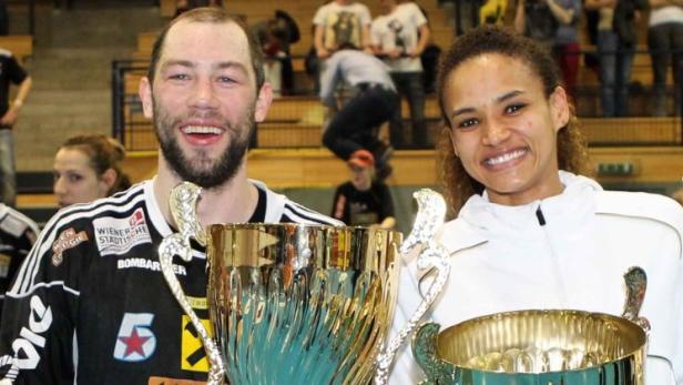 Handball OeHB Cup Finale, Margareten Fivers - Alpl 14.04.2013 Krems, Handball OeHB Cup Finale, Oesterreichische Cupsieger Margareten Fivers Christoph Edelmueller und Hypo NOe Alexandra Do Nascimento Copyright DIENER / Leena Manhart Marktgasse 3-7/4/5/21 A-1090 Wien Telefax +43 1 955 32 35 Mobil +43 676 629 98 51 BA-CA Bank Nr. 12000 Account Nr. 00712 223 783 e-mail: agentur@diener.at Datenbank: www.diener.at