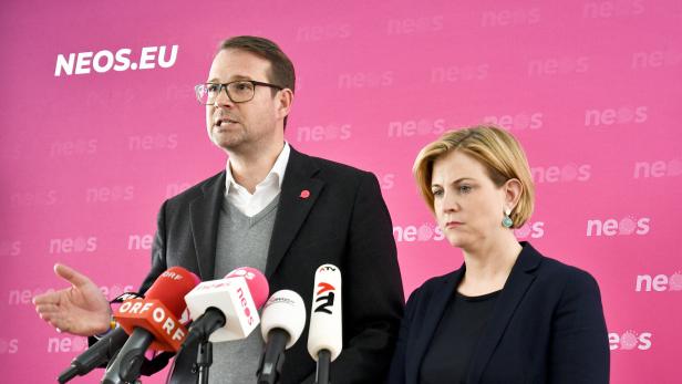 Nicola Donig mit Parteichefin Beate Meinl-Reisinger