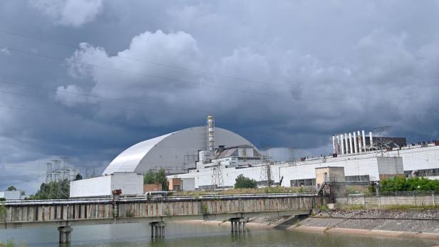 Neue Schutz-Hülle für ehemaliges Atom-Kraftwerk Tschernobyl