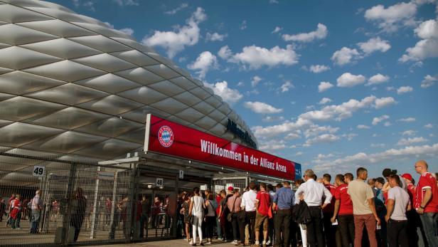 Die Allianz Arena in München ist das Herz des bayerischen Fußballmekkas. Und immer öfter Ziel für Fußballreisende.