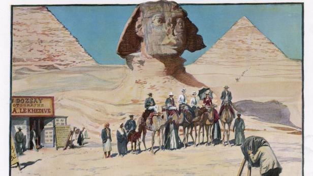 Manches ändert sich nie: Foto zum Andenken vor dem Sphinx