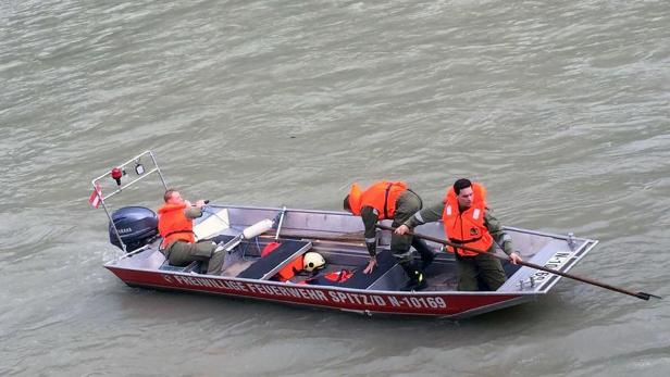 Mit diesem Rettungsboot rückten Spitzer Feuerwehrleute aus