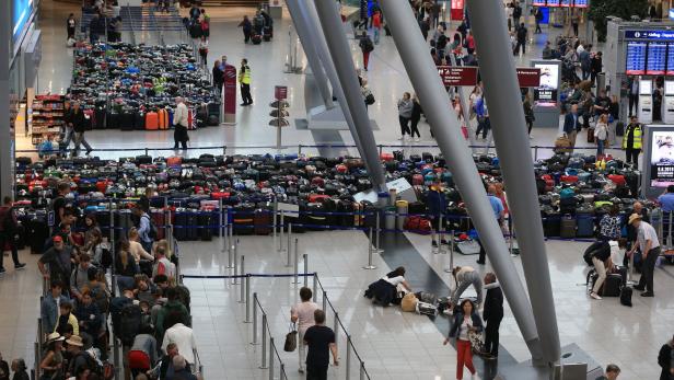 Flughafen Düsseldorf räumte Flugsteig: 1.000 Personen betroffen