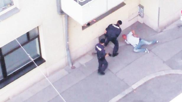 Szenen aus dem Video zeigen die Festnahme eines mutmaßlichen Diebes.