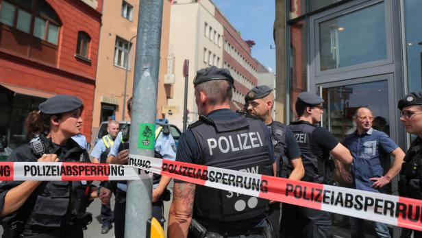Sicherheitskräfte in Köln
