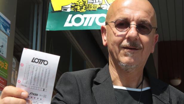 Trafikant Andreas Schiefer hat 500 Lottoscheine verkauft.