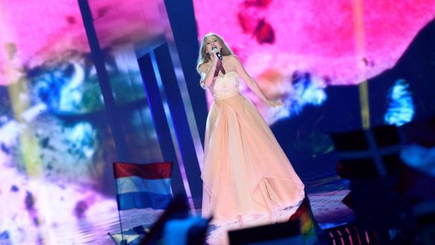 Sie hat es geschafft: Zoë Straub darf ihren Song &quot;Loin d&#039;ici&quot; im Finale des Eurovision Song Contests performen. Die 19-Jährige wurde entgegen der Wettquoten unter die besten Zehn des ersten Halbfinales gewählt und steht damit im Finale am 14. Mai.