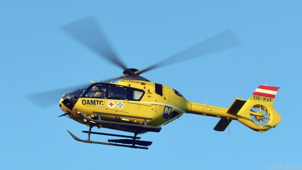 Ein ÖAMTC-Notarzt-Hubschrauber führte die Bergungen durch