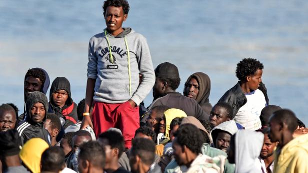 EU will Flüchtlinge verteilen, die in Italien landen. Italien will keine landen lassen
