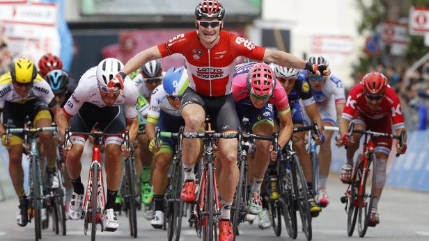 Der deutsche Sprintstar André Greipel gewinnt auf der 7. Etappe des Giro d&#039;Italia den Massensprint in Foligno