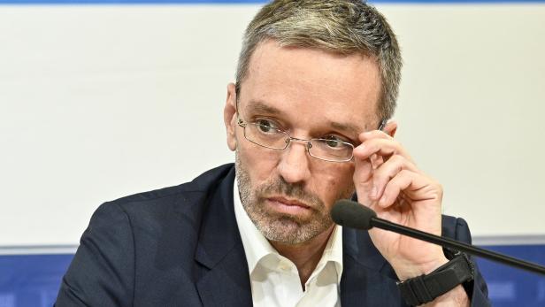 "Abschreckungseffekt": FPÖ will härtere Strafen bei Spionage