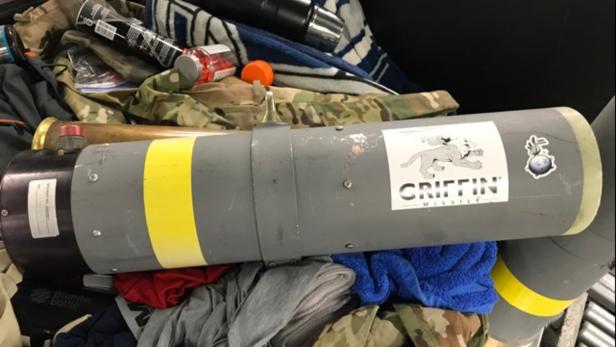 Raketenwerfer als "Souvenir" im Fluggepäck entdeckt