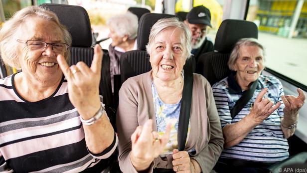 Der Bus mit den Pensionisten fährt zum Festival
