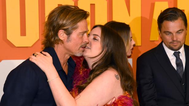 Der eigenartige Kuss von Lena Dunham und Brad Pitt.