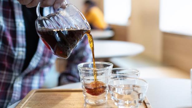 Neue Studie: Vor welchen Krankheiten Tee und Kaffee schützen