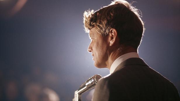 Robert F. Kennedy bei einer Ansprache im Rahmen der Präsidentschaftswahlen 1968.