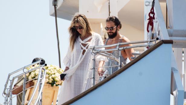 Heidi und Tom an Deck der &quot;Christina O.&quot; vor Capri, 3. August 2019.