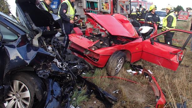 Zwei Jugendliche starben bei Verkehrsunfall