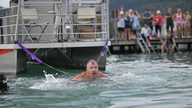 Mann zieht tonnenschweres Boot: Weltrekord(versuch) am Wörthersee