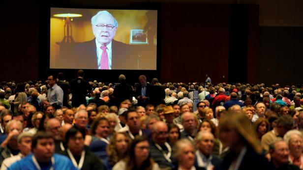 Warren Buffett bei der jährlichen Hauptversammlung in Omaha
