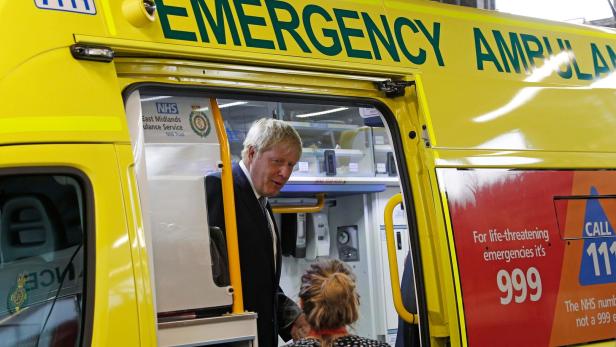 Boris Johnson unterwegs im Rettungswagen