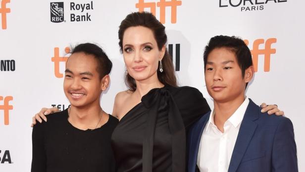 Angelina Jolie mit ihren Söhnen Maddox (l.) und Pax beim Toronto International Filmfestival, September 2017.