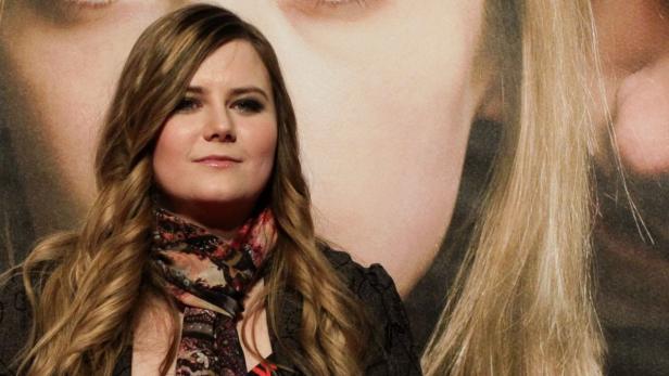 File photo of Austrian kidnap victim Natascha Kampusch posing in front of a film poster before the premiere of the film &quot;3,096 Days&quot; in a cinema in Vienna February 25, 2013. The man who kidnapped Austrian schoolgirl Kampusch in 1998 and held her in a secret cell under his house for eight years almost certainly acted alone, according to a new report published on April 15, 2013. REUTERS/Herwig Prammer/FILES (AUSTRIA - Tags: CRIME LAW)