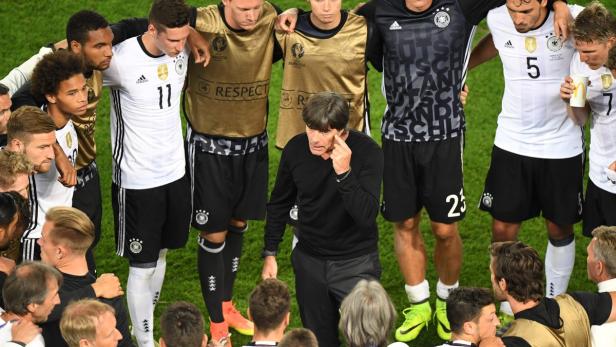 Löw schwor seine Schützlinge auf einen Sieg gegen Angstgegner Italien ein.