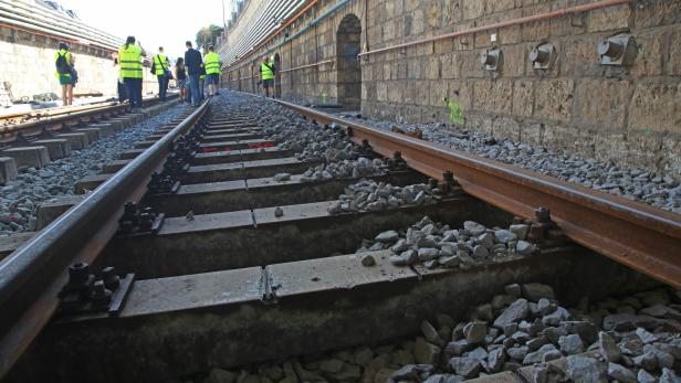 Steine auf Schienen gelegt: ÖBB mussten in NÖ Bahn stoppen