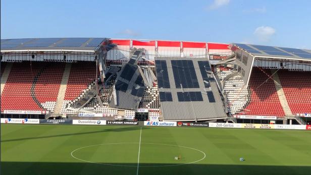 Schock in Alkmaar: Das Stadion-Dach brach ein