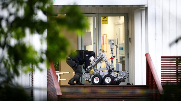 Bei den Ermittlungen nahe Oslo kommen auch Polizeiroboter zum Einsatz.