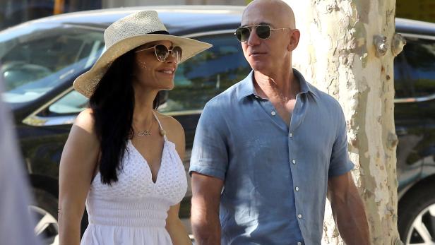 Wie dekadent Amazon-Boss Jeff Bezos mit seiner neuen Freundin urlaubt