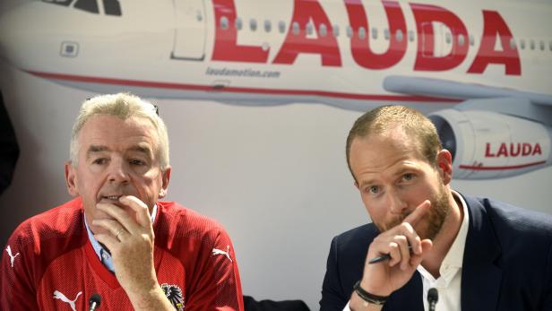 Ryanair-Chef Michael O&#039;Leary (li.) und Lauda-Geschäftsführer Andreas Gruber FOTO: APA/HERBERT PFARRHOFER