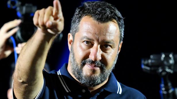 Salvini will Rücktritt seiner Minister und Treffen mit Berlusconi