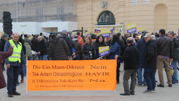 20 Vereine protestierten gegen Erdoğans Präsidialsystem