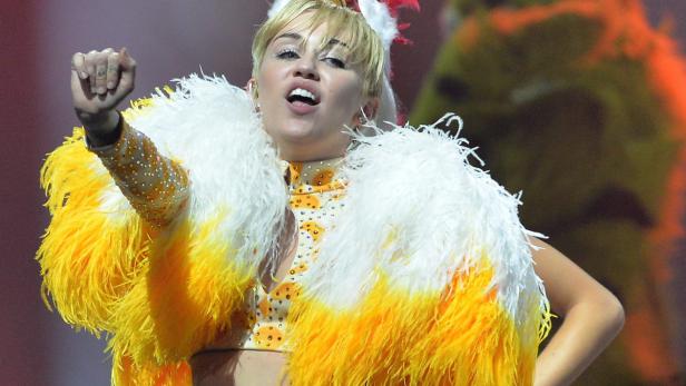 Jetzt macht sie ihrem Ärger mal Luft: Miley Cyrus wird in Luxus-Läden schlecht behandelt, erzählt die Sängerin in einem Interview.