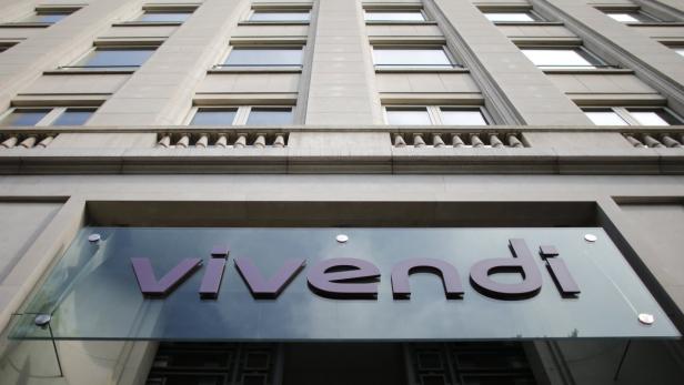 Das Vivendi-Logo an der Fassade eines Bürogebäudes.