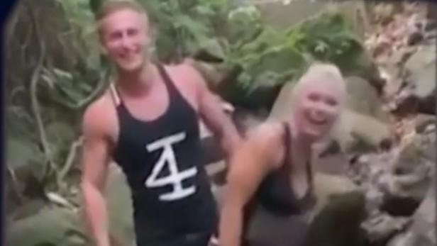 Bizarres Video: Influencer-Paar entheiligt Tempelwasser auf Bali