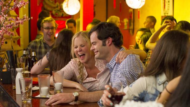 Geht gerne betrunken ins Bett: Amy Schumer als Amy, die ihr Single-Leben genießt, bevor sie Sportarzt Aaron (Bill Hader) kennen lernt und Sex mit Übernachtung riskiert