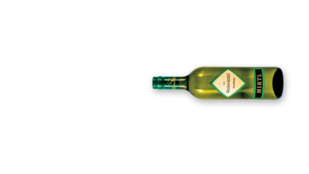 Eine Flasche Hirtl Weinviertel DAC Kirchberg liegt auf einer weißen Fläche.
