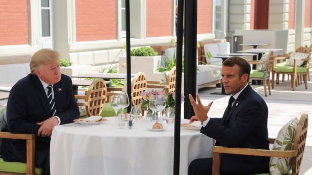 US-Präsident Trump beim Mittagessen mit Gastgeber Macron