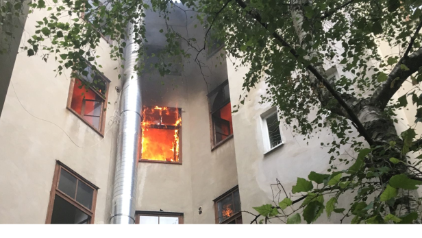 Wiener Wohnhaus in Brand, mehrere Ställe in Flammen