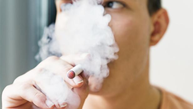 Die Auslöser für die Atemprobleme bei E-Zigaretten werden noch erforscht.