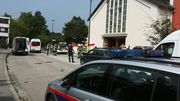 Auto raste in Salzburg in Fußgänger: Vierjährige verstorben